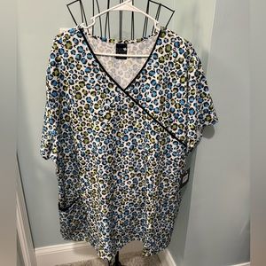 Zoe + Chloe Cheetah Bling Mock Wrap Scrub Top Women Ladies Shirt 2XL 2X Ladies